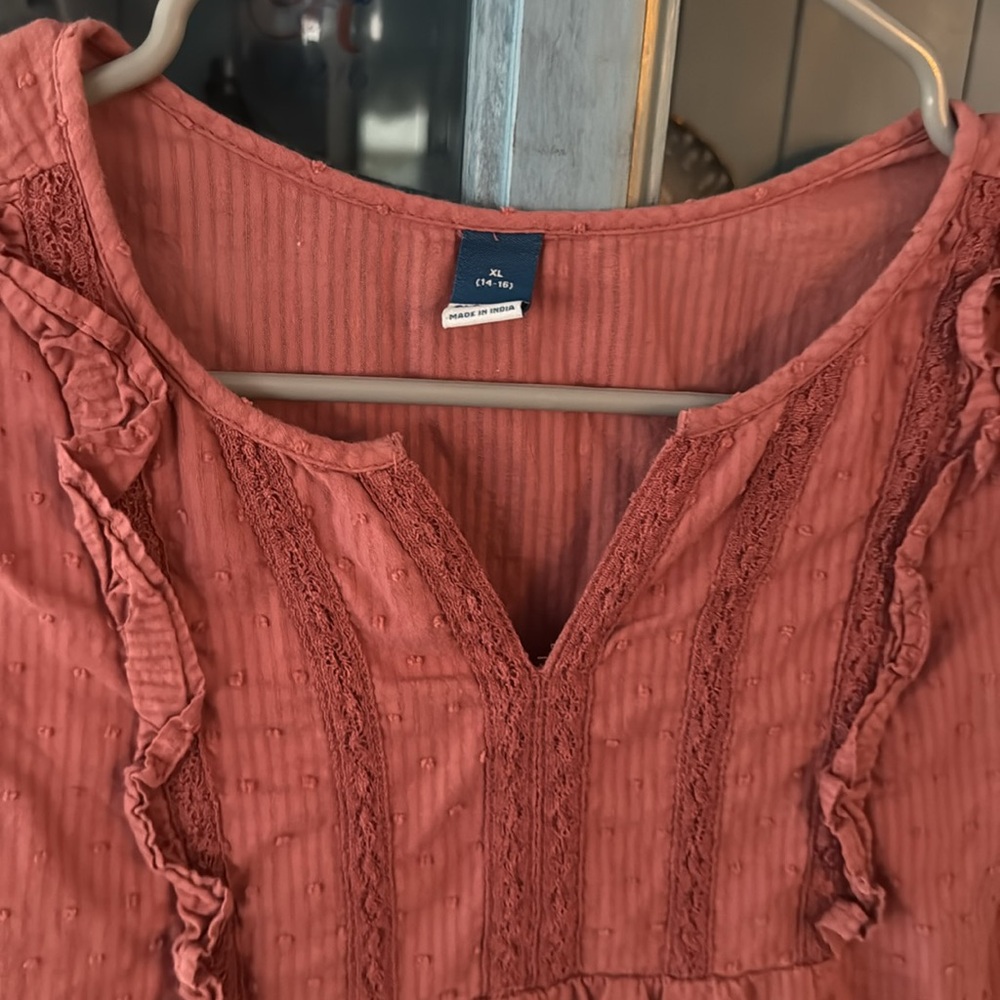 Old navy Ruffled Pink Top - Picture 2 of 5